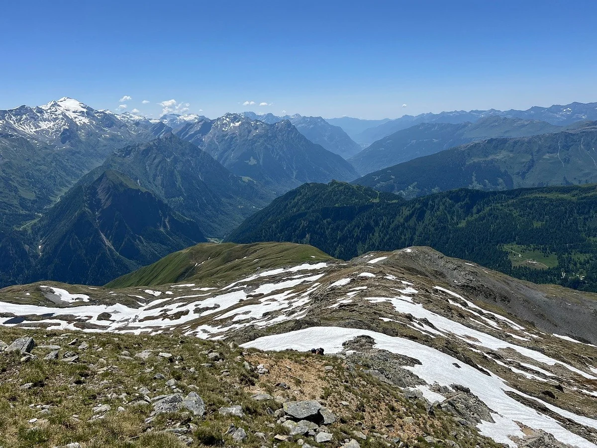 Building a Strong Company Culture Remotely: 2026 Expert Guide